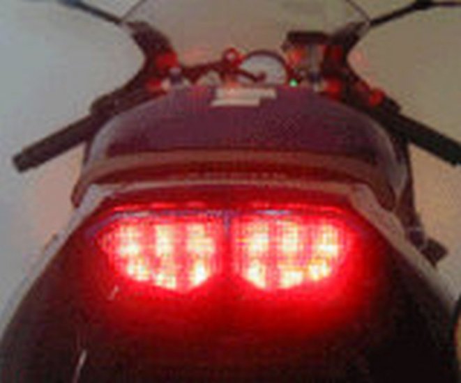 YAMAHA YZF R6 2003/2005 Koncov LED diodov svtlo s integrovanmi blinkry ir E11 - Kliknutm na obrzek zavete